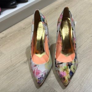 Women’s Ted Baker floral pumps US size 9